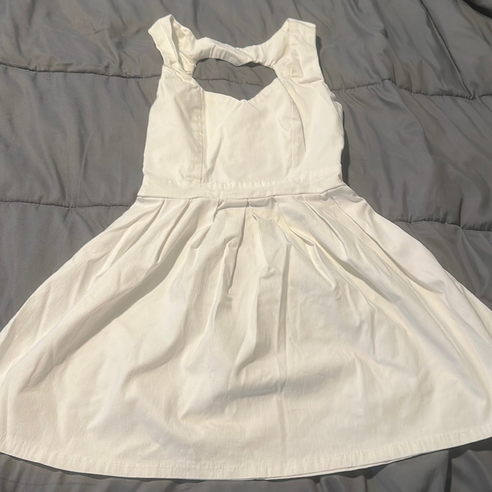 Worn once for graduation. Size is a 10, I usually wear a small/medium in dress.